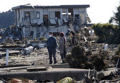 Bei dem Erdbeben in Japan und dem anschließenden Tsunami starben mindestens 1400 Menschen.