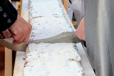 620 Scheiben konnten aus dem 12 Meter langen Stollen geschnitten werden.