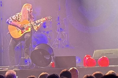 Uwe Hassbecker zeigte im Freiberger „Tivoli“ seine Klasse an der Akustikgitarre.