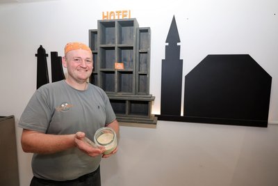 Der Kieler Bäcker David Schöne eröffnet ein kleines Hotel.
