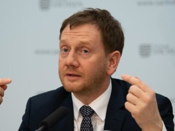 Ministerpräsident Michael Kretschmer (CDU) strebt eine Öffnung der sächsischen Kindergärten und Kindertagesstätten für alle Kinder ab dem 25. Mai an.