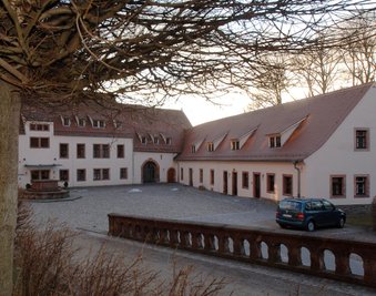 Das Benediktinerkloster, von dem das Wechselburger Ortsleben sonst in vielerlei Hinsicht profitiert, liegt derzeit wie verwaist da. Drei von sechs Mönchen sind suspendiert.  