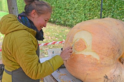 Zum zweiten Mal aus Holland angereist: Anique Kuizenga, die im Sommer an der Nordsee Sandfiguren baut.