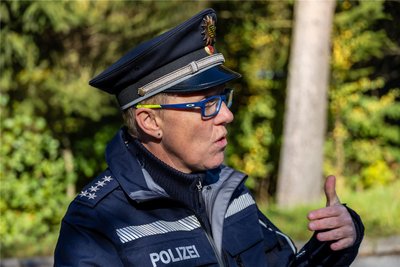 Seit Beginn der Suchaktion ist Polizeisprecherin Jana Ulbricht eine gefragte Frau. Auch am Dienstag musste sie zahlenreichen Medienvertretern wieder zum Vermisstenfall Rede und Antwort stehen.