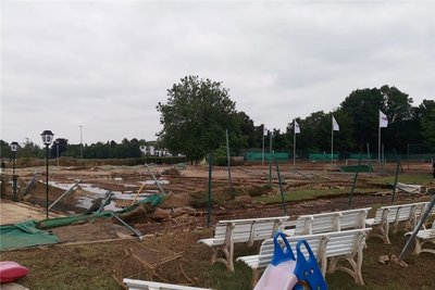 Von der einstigen Tennisanlage in Bliesheim hat die Flut vor zehn Tagen nicht allzu viel übrig gelassen. 
