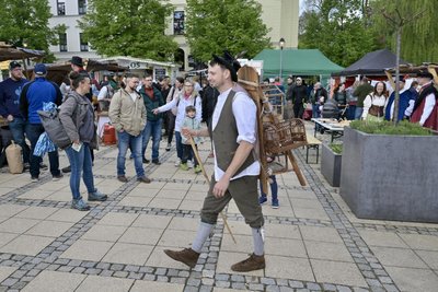 Sebastian Hartig vom Kaufhaus Am Brühl in Eibenstock ist als Vogelbauer unterwegs gewesen.
