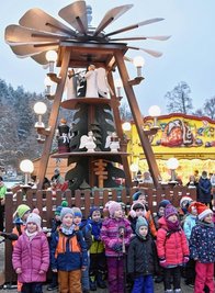 Zum Festauftakt gestalteten die Kindergartenkinder vom Elsternest ein kleines Programm.