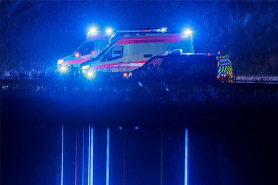 Neben der Polizei waren mehrere Rettungsfahrzeuge, der Notarzt und die FFW Hohenstein-Ernstthal im Einsatz.