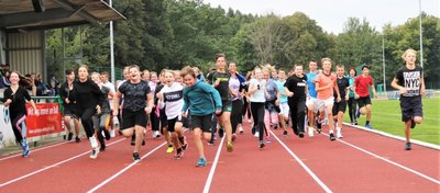 Am Spendenlauf der Oberschule Flöha-Plaue nahmen im Auenstadion Flöha alle 17 Klassen teil. Die Höhe des erlaufenen Betrages steht erst in den kommenden Tagen fest. 