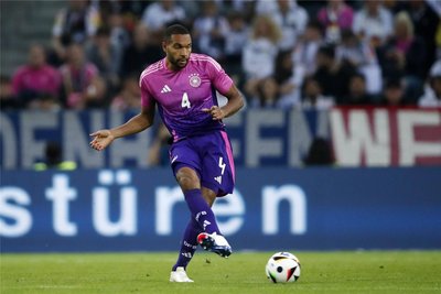 Jonathan Tah: Wie sein Nebenmann immer Herr der Lage, sicher im Kurzpassspiel, riskantere Dinge überließ er der Kollegen. Unnötige gelbe Karte nach rüdem Foul, als das Spiel längst entschieden war. Note: 2