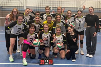 Mit dem Heimsieg am vergangenen Wochenende sicherten die Schönecker Volleyballerinnen den Klassenerhalt in der Bezirksliga.