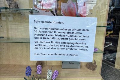 Aushang am Schaufenster des Schuhhauses Kreher in Plauen: Das Ladengeschäft wird nicht wieder öffnen.