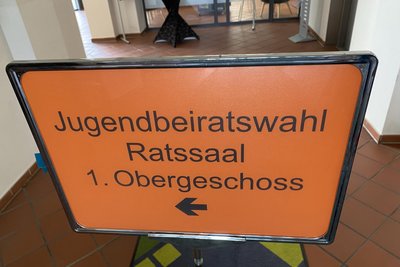 Wegweiser im Reichenbacher Rathaus.