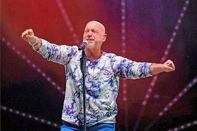 Party-King Olaf Henning holte im Parktheater das Lasso raus.