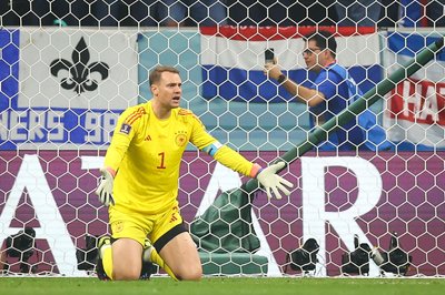 Raus ohne Applaus: Kapitän Manuel Neuer 2022 beim Vorrunden-Aus. (Archivbild) 