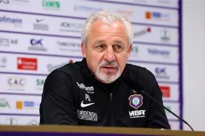 Cheftrainer Pavel Dotchev will mit drei Punkten in eine anspruchsvolle englische Woche starten.