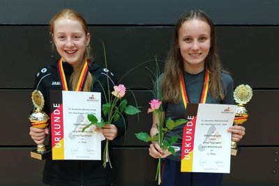 Im Doppel-Wettbewerb der Deutschen U-13-Meisterschaft mussten sich Julia Wittenbrock (links) und Enna Tippmann erst im Finale geschlagen geben.