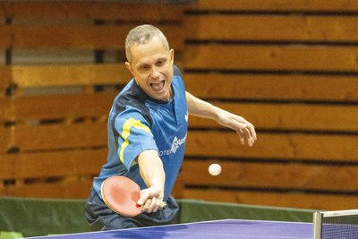 Ales Vetysek meisterte seine Aufgabe im Spitzenpaarkreuz vorbildlich. Beide Spiele konnte der Tscheche gegen Holzhausen III gewinnen.