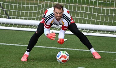 Zwei Jahre ohne Länderspiel, aber mit der Aura des Weltmeisters: Manuel Neuer.