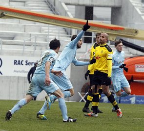 Der Chemnitzer Spieler Marc Endres freut sich über seinen Treffer zum 1:0.