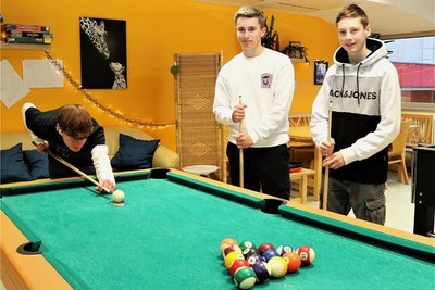 Sind Stammgäste im Schulclub der Oberschule: Jason Liermann, Ben-Laurin Schulze und Lukas Dudschig. (v. l.). Foto: Knut Berger