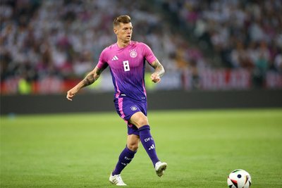 Toni Kroos: Spielte bis zu seiner Auswechslung nach 80 Minuten gefühlt keinen einzigen Fehlpass. Immer anspielbar, meist auf seiner Lieblingsposition halblinks hinten, mit gewohnt starkem Auge und feinem Fuß. Zog die Fäden, schwang den Taktstock und leitete Angriff um Angriff ein. Note: 2