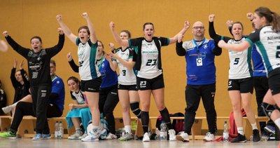 Die Rotation-Damen hatten am Wochenende gleich doppelt Grund zur Freude. Nach dem sie am Samstag gegen Mölkau in der Verbandsliga klar gewannen, siegten sie auch am Sonntag im Sachsenpokal gegen Favorit Leipzig-Mockau. Nicht nur auf dem Feld wurde jedes der 30 Tore gefeiert. 