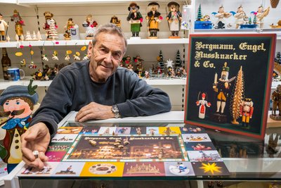 Gottfried Thiermann aus Zwönitz hat mit „Bergmann, Engel, Nussknacker & Co.“ entwickelt, das die erzgebirgischen Bräuche weitergibt.