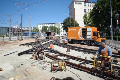 Für die Bauzeit der Brücken wurden temporär neue Gleise am Falkeplatz gelegt, die im Juni angeschlossen werden.