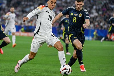 Jamal Musiala: Nie zu halten war er der unberechenbare Freigeist. Im allgemein begeisternden deutschen Offensivspiel schaufelte er mit seinen sehenswerten Dribblings stets neue Kohle in die lodernde Glut. Vergaß darüber hinaus nie die Defensivarbeit. Tor zum 2:0, Vorarbeit zum 1:0 und zahlreiche begeisternde Dribblings. Weltklasse! Note: 1,0