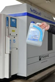 Obwohl die Preise für Adblue explodiert sind, ist der Diesel-Zusatz auch an einigen Tankstellen in der Region ausverkauft. 