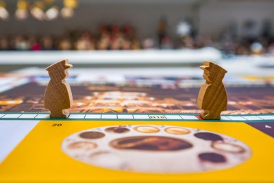 Die Spielsteine in Form der Zwönitzer Nachtwächter sind „Made im Erzgebirge“.