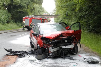 Bei dem Unfall wurden die Renault-Fahrerin und die Skoda-Fahrerin schwer verletzt.