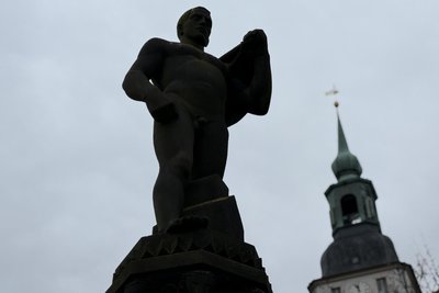 Am 7. August 1921 wurde der Marktbrunnen nahe der Stadtkirche Frankenberg eingeweiht.