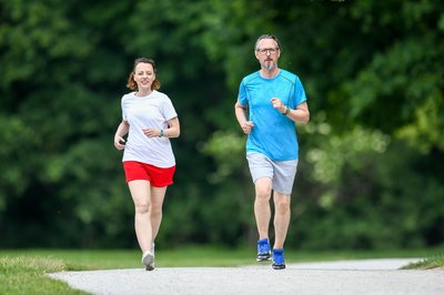 Damit die Motivation nicht nachlässt, helfen kleine Belohnungen für erreichte Trainingsziele.