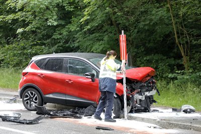 Bei dem Unfall wurden die Renault-Fahrerin und die Skoda-Fahrerin schwer verletzt.