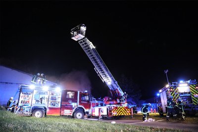 Auch eine Drehleiter und eine Drohne mit Wärmebildkamera kamen zum Einsatz.