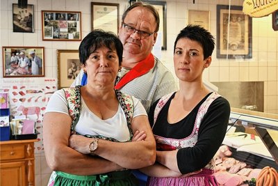 Die Rochlitzer Fleischerei Friedrich hat die Forderung ihres Stromanbieters öffentlich gemacht. Inhaber Matthias Friedrich, seine Frau Isabella und auch Tochter Stefanie Bothen wissen derzeit nicht, wie lange es noch weitergehen kann. Der Stromanbieter sendet positive Signale. 