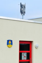 Neue Sirene auf dem Dach der Feuerwehr in Schlegel. 