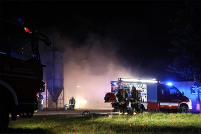Mehrere Feuerwehren kämpften gegen die Flammen.