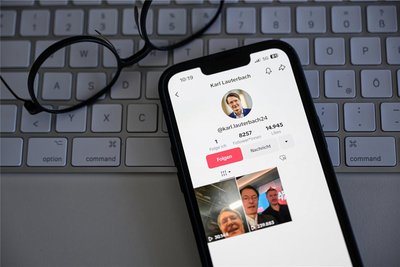 Seit Kurzem ist auch Bundesgesundheitsminister Karl Lauterbach auf TikTok aktiv. Er will die sozialen Medien nicht der AfD überlassen. Sie ist dort die erfolgreichste, deutsche Partei.