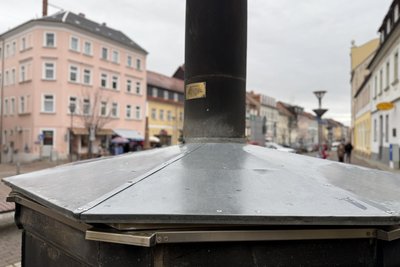 Der aktuell abgedeckte Brunnen ist seit längerem trocken. Pumptechnik und Elektrik sollen 2025 erneuert werden.