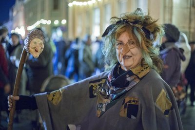 Brigitte Wicklein ist Hexe Schlotterknie.
