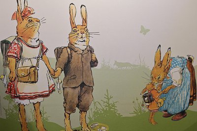 Im Buch wird der Schulalltag von Hasenhans und Hasengrete erzählt.