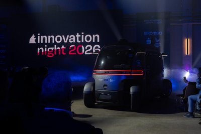 Selbst fahrende Autos, selbst laufende Roboter und automatisierte Zahnputz-Schienen gehörten ebenfalls zum Programm