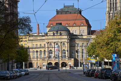 Bald auch Theater im Opernhaus? Darauf weist ein internes Papier im Rathaus hin.