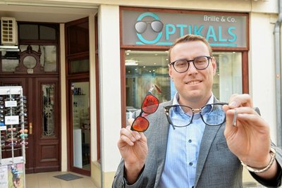 Augenoptikermeister Robert Gaudich hat das Geschäft "Optikals" in der Erbischen Straße in Freiberg eröffnet.