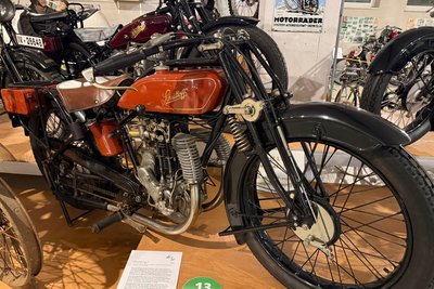 Ein Schüttoff Motorrad Typ F aus dem Jahr 1926 ist im Fahrzeugmuseum in der Zwickauer Straße ausgestellt.