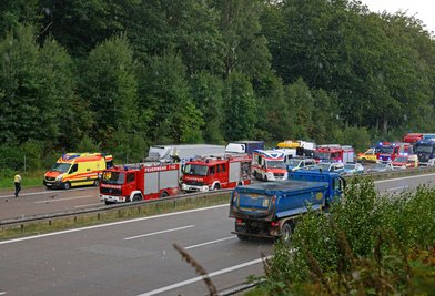 Die Autobahn musste in Richtung Chemnitz komplett gesperrt werden.