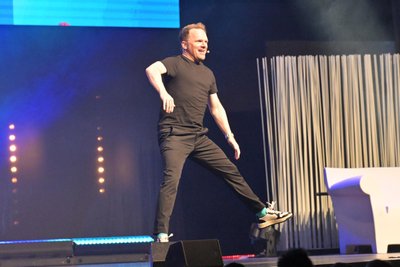Comedy-Kollegen verglichen Ralf Schmitz auch schon mal mit einem „Eichhörnchen auf Ecstasy.“